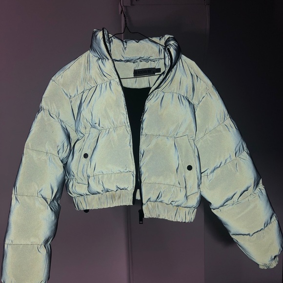 Black Reflective Cropped Bubble Zip Puffer Coat - Picture 2 of 3